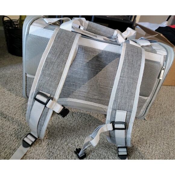 Monterey Series Convertible Horizontal Backpack Pet Carrier Large (Gray) - Picture 6 of 16